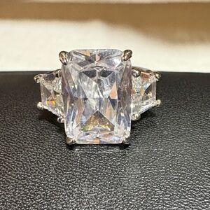 Elegant Silver Women's Ring, not sure of size, it’s either a 6 or 7